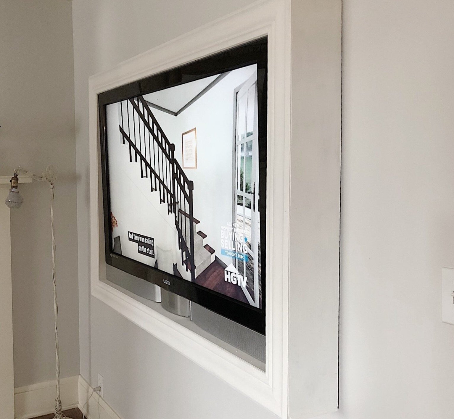 TV Jadi Bingkai di Dinding: Tren Desain Interior Modern yang Viral