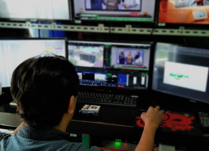 Podcast vs Broadcast: Menyelami Dua Dunia Penyiaran yang Berbeda